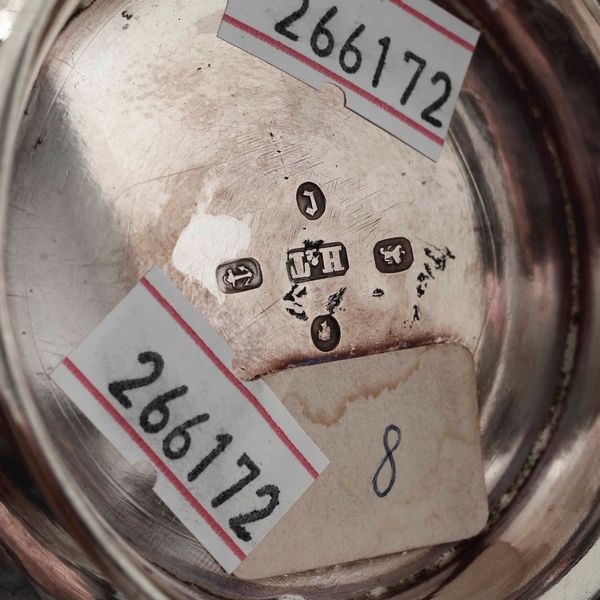 Mug. Argento fuso, sbalzato e cesellato. Birmingham 1877, argentiere A.H. Tongue  - Asta Argenti da Collezione | Antichi - Associazione Nazionale - Case d'Asta italiane