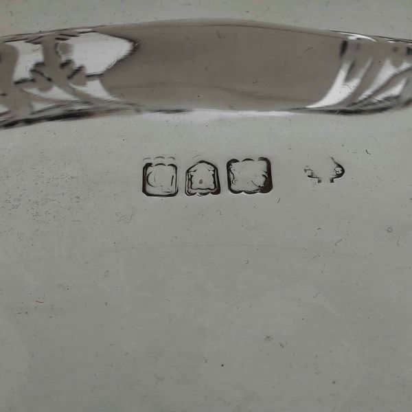 Cestino. Argento fuso, sbalzato e traforato. Londra 1897, marchio dell�argentiere consunto di difficile lettura  - Asta Argenti da Collezione | Antichi - Associazione Nazionale - Case d'Asta italiane