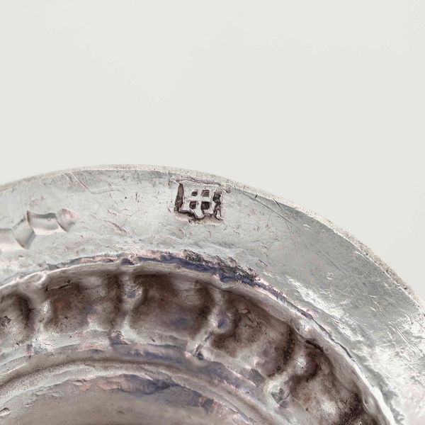 Portainchiostro e spargisabbia in argento. Genova XVIII secolo. Marchio della �Torretta�  - Asta Argenti da Collezione | Antichi - Associazione Nazionale - Case d'Asta italiane