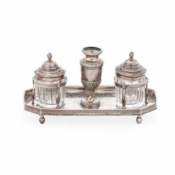 Calamaio. Argento fuso, sbalzato, cesellato e vetro. Argenteria italiana del XIX secolo (Milano?). Marchio dell�argentiere non identificato  - Asta Argenti da Collezione | Antichi - Associazione Nazionale - Case d'Asta italiane