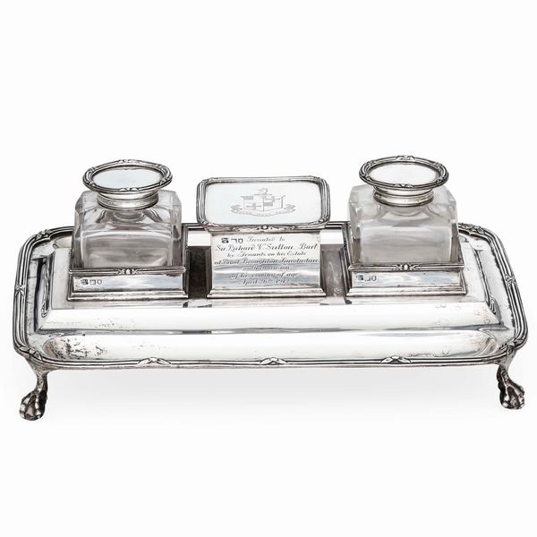 Calamaio. Argento fuso, sagomato, cesellato e vetro. Londra 1910, argentiere D. & J. Wellby Ldt.  - Asta Argenti da Collezione | Antichi - Associazione Nazionale - Case d'Asta italiane