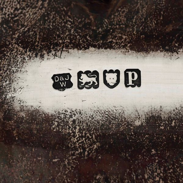 Calamaio. Argento fuso, sagomato, cesellato e vetro. Londra 1910, argentiere D. & J. Wellby Ldt.  - Asta Argenti da Collezione | Antichi - Associazione Nazionale - Case d'Asta italiane