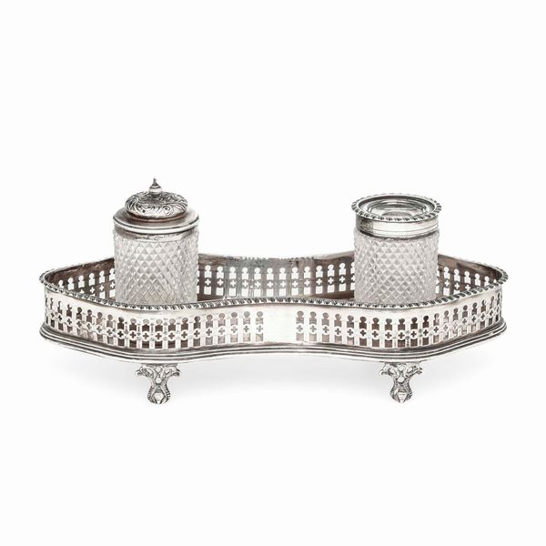 Calamaio. Argento fuso, traforato e vetro molato. Londra 1892. Argentiere Rupert Favell (non identificato)  - Asta Argenti da Collezione | Antichi - Associazione Nazionale - Case d'Asta italiane