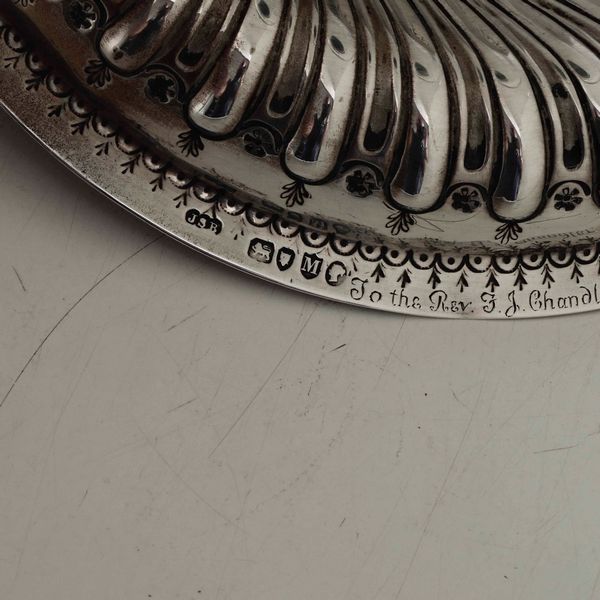 Calamaio. Argento sagomato, cesellato e vetro. Londra 1887. Argentiere JSB (non identificato)  - Asta Argenti da Collezione | Antichi - Associazione Nazionale - Case d'Asta italiane