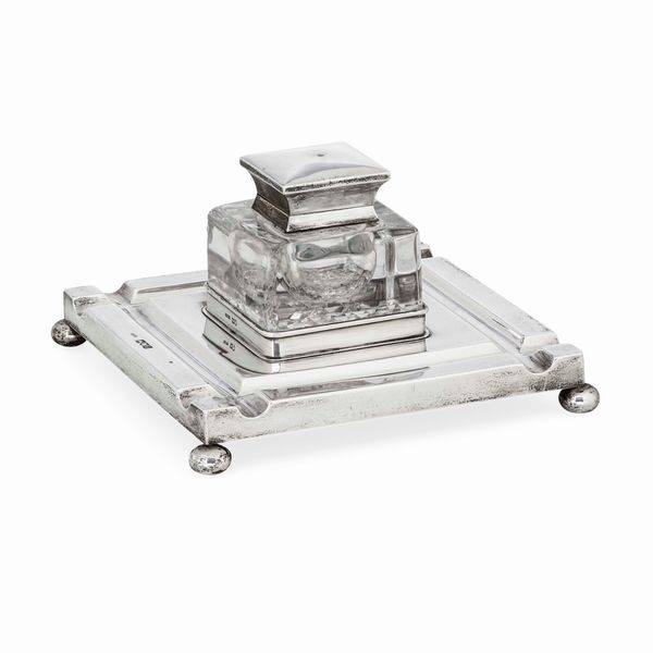 Calamaio. Argento fuso, sagomato e vetro molato. Londra 1904. Argentiere John Grinsell & sons  - Asta Argenti da Collezione | Antichi - Associazione Nazionale - Case d'Asta italiane