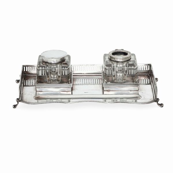 Calamaio. Argento fuso, sagomato e vetro. Marchi della citt� di Birmingham per l�anno 1901 e dell�argentiere MJJ (non identificato)  - Asta Argenti da Collezione | Antichi - Associazione Nazionale - Case d'Asta italiane