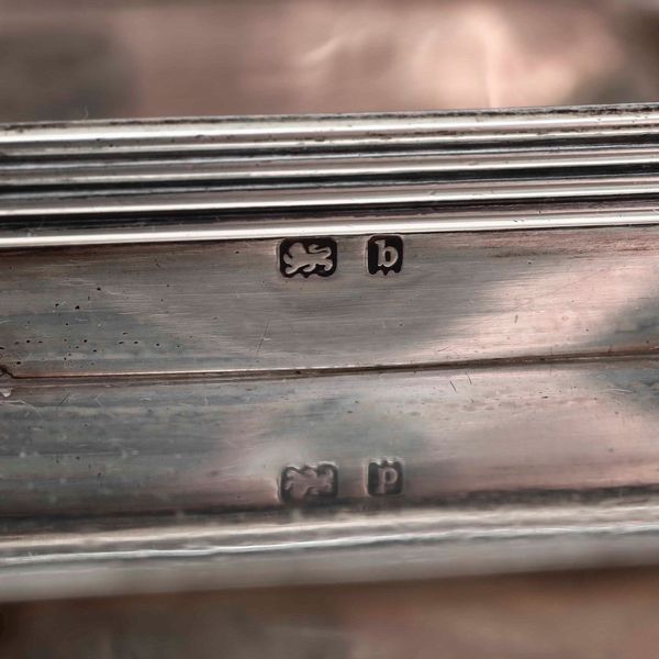 Calamaio. Argento fuso, sagomato e vetro. Marchi della citt� di Birmingham per l�anno 1901 e dell�argentiere MJJ (non identificato)  - Asta Argenti da Collezione | Antichi - Associazione Nazionale - Case d'Asta italiane