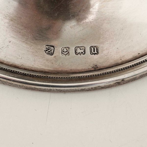 Due calamai. Argento fuso e sagomato. Uno Birmingham 1911, argentiere Henry Williamson Ldt. e uno Birmingham 1919 (bollo dell�argentiere parziale di difficile lettura)  - Asta Argenti da Collezione | Antichi - Associazione Nazionale - Case d'Asta italiane