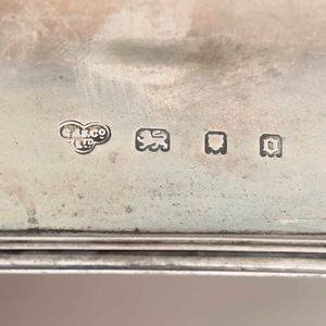 Calamaio. Argento fuso, sagomato e vetro. Londra 1929, argentiere Goldsmiths & silversmiths company  - Asta Argenti da Collezione | Antichi - Associazione Nazionale - Case d'Asta italiane