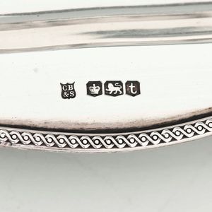 Calamaio. Argento fuso, sagomato, traforato e vetro molato. Marchi della citt� di Sheffield per l�anno 1936 e dell�argentiere Cooper brothers & sons  - Asta Argenti da Collezione | Antichi - Associazione Nazionale - Case d'Asta italiane