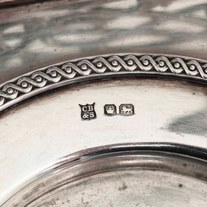 Calamaio. Argento fuso, sagomato, traforato e vetro molato. Marchi della citt� di Sheffield per l�anno 1936 e dell�argentiere Cooper brothers & sons  - Asta Argenti da Collezione | Antichi - Associazione Nazionale - Case d'Asta italiane