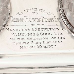 Calamaio. Argento fuso, sagomato, traforato e vetro molato. Marchi della citt� di Sheffield per l�anno 1936 e dell�argentiere Cooper brothers & sons  - Asta Argenti da Collezione | Antichi - Associazione Nazionale - Case d'Asta italiane