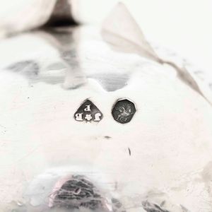 Caffettiera. Argento fuso, sbalzato e cesellato. Parigi XVIII-XIX secolo, marchi in uso dal 1794 al 1797. Argentiere Jean-Baptiste Potut  - Asta Argenti da Collezione | Antichi - Associazione Nazionale - Case d'Asta italiane