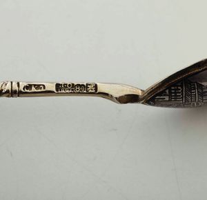 Set di cucchiaini. Argento fuso e niellato. Mosca 1896. Assaggiatore Lev Fedorovich Oleks (?). Argentiere non identificato  - Asta Argenti da Collezione | Antichi - Associazione Nazionale - Case d'Asta italiane