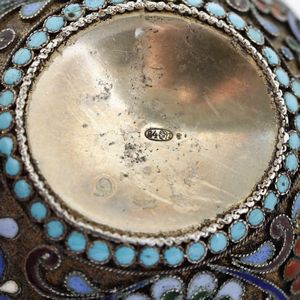 Piccolo Kovsh. Argento fuso, dorato e smalti cloisonn� policromi. Mosca marchio in uso dal 1896 al 1908  - Asta Argenti da Collezione | Antichi - Associazione Nazionale - Case d'Asta italiane