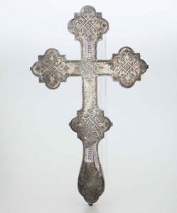 Croce benedizionale. Argento fuso, sbalzato, cesellato e dorato. Russia XIX secolo  - Asta Argenti da Collezione | Antichi - Associazione Nazionale - Case d'Asta italiane
