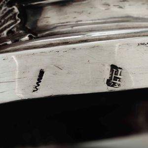 Coppia di candelieri. Argento fuso, sbalzato e cesellato. Genova XVIII secolo. Marchio della �Torretta� con datario 75  - Asta Argenti da Collezione | Antichi - Associazione Nazionale - Case d'Asta italiane