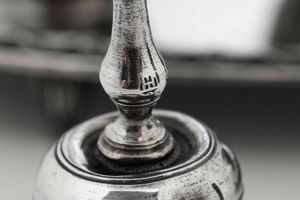 Calamaio. Argento fuso, sbalzato e cesellato. Genova ultimo ventennio del XVIII secolo. Marchio della �Torretta� con datario .78.  - Asta Argenti da Collezione | Antichi - Associazione Nazionale - Case d'Asta italiane