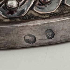 Coppia di candelieri. Argento fuso, sbalzato e cesellato. Genova ultimo quarto del XVIII secolo, punzone della Torretta e datario 78 e marchi di occupazione francese in uso dal 1805 al 1808  - Asta Argenti da Collezione | Antichi - Associazione Nazionale - Case d'Asta italiane