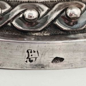 Coppia di candelieri. Argento fuso, sbalzato e cesellato. Genova ultimo quarto del XVIII secolo, punzone della Torretta e datario 78 e marchi di occupazione francese in uso dal 1805 al 1808  - Asta Argenti da Collezione | Antichi - Associazione Nazionale - Case d'Asta italiane