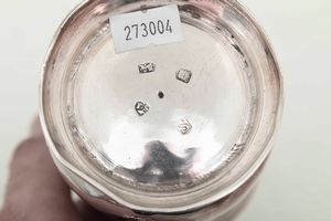 Mug. Argento fuso e sbalzato. Londra 1733. Argentiere FS entro cuore (non identificato)  - Asta Argenti da Collezione | Antichi - Associazione Nazionale - Case d'Asta italiane