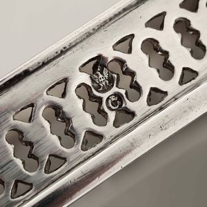 Due acetoliere. Argento primo titolo fuso, sbalzato e traforato. Genova XIX secolo, marchi con aquila e delfino in uso dal 1825 al 1872 e dell�argentiere (non identificato)  - Asta Argenti da Collezione | Antichi - Associazione Nazionale - Case d'Asta italiane