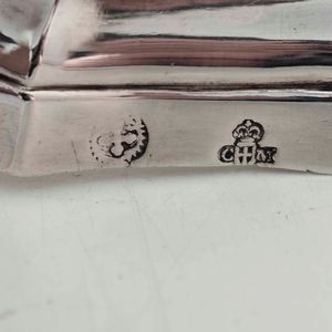 Coppia di candelieri. Argento fuso e sbalzato. Torino seconda met� del XVIII secolo, saggiatore Carlo Micha (1759-1787), argentiere Gabriel MArcello Giuliano (1760-1786)  - Asta Argenti da Collezione | Antichi - Associazione Nazionale - Case d'Asta italiane