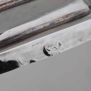 Coppia di candelieri. Argento fuso e sbalzato. Milano seconda met� del XVIII secolo Argentiere Contardo Buccellati (all�insegna della testa di moro)  - Asta Argenti da Collezione | Antichi - Associazione Nazionale - Case d'Asta italiane