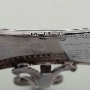 Coppia di vassoi e forbici taglia stoppini. Argento fuso, sbalzato e cesellato. Crema ultimo quarto del XVIII secolo, argentieri differenti  - Asta Argenti da Collezione | Antichi - Associazione Nazionale - Case d'Asta italiane