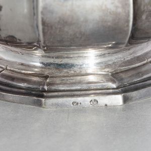 Importante caffettiera. Argento fuso, sbalzato e cesellato. Roma terzo quarto del XVIII secolo. Maestro argentiere Vincenzo I Belli (1741-1787)  - Asta Argenti da Collezione | Antichi - Associazione Nazionale - Case d'Asta italiane