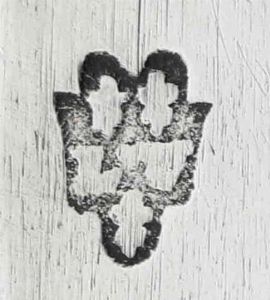 Piatto circolare in argento fuso, sbalzato e cesellato. Roma ultimo quarto del XVIII secolo. Argentiere Luigi o Giuseppe Valadier. Bolli di ricontrollo in uso dal 1815 al 1817  - Asta Argenti da Collezione | Antichi - Associazione Nazionale - Case d'Asta italiane