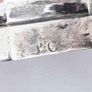 Coppia di candelieri. Argento fuso, sbalzato e cesellato.  Ferrara 1760/1770 circa. Argentiere Carlo Milesi (c. 1720-1769)  - Asta Argenti da Collezione | Antichi - Associazione Nazionale - Case d'Asta italiane