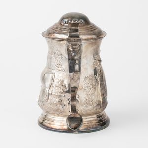 Tankard. Argento fuso e sbalzato. Londra 1756, argentiere W.W.  - Asta Argenti da Collezione | Antichi - Associazione Nazionale - Case d'Asta italiane