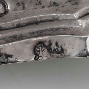 Gruppo di sei candelieri in argento fuso, sbalzato e cesellato. Palermo terzo quarto del XVIII secolo  - Asta Argenti da Collezione | Antichi - Associazione Nazionale - Case d'Asta italiane