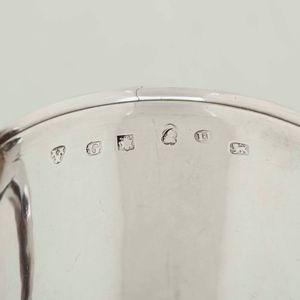 Coppa biansata. Argento fuso, sbalzato e cesellato. Newcastle 1797. Marchio dellargentiere parziale, possibile John Robertson I  - Asta Argenti da Collezione | Antichi - Associazione Nazionale - Case d'Asta italiane