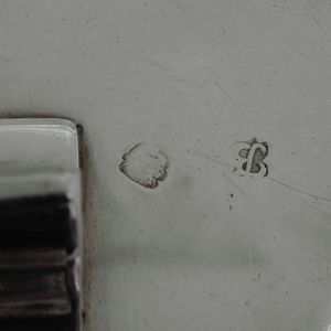 Tankard. Argento fuso e sbalzato. Londra 1662. Argentiere entro scudo documentato ma non identificato  - Asta Argenti da Collezione | Antichi - Associazione Nazionale - Case d'Asta italiane