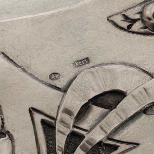 Vassoio Liberty in argento fuso e cesellato. Manifattura austro ungarica del XIX-XX secolo  - Asta Argenti da Collezione | Antichi - Associazione Nazionale - Case d'Asta italiane