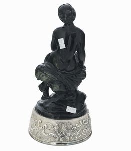 Ninfa. Giadeite e argento fuso, sbalzato e cesellato. Marchi ad imitazione dell�argenteria inglese(Hanau?) XIX-XX secolo  - Asta Argenti da Collezione | Antichi - Associazione Nazionale - Case d'Asta italiane