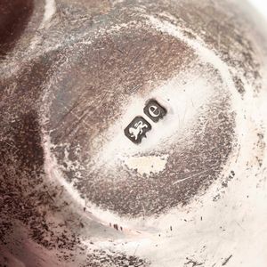 Kattle. Argento fuso, sbalzato e cesellato. Birmingham 1904. Argentiere W.G.K. (non identificato)  - Asta Argenti da Collezione | Antichi - Associazione Nazionale - Case d'Asta italiane