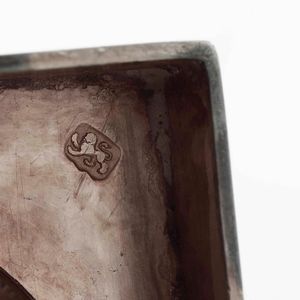 Coppa biansata in argento fuso, sbalzato e cesellato. Bollo della citt� di Londra 1775, argentiere John Cramer  - Asta Argenti da Collezione | Antichi - Associazione Nazionale - Case d'Asta italiane