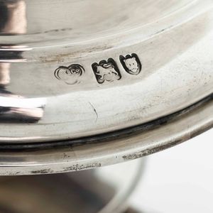 Cattle. Argento fuso, sbalzato e cesellato. Londra 1911. Argentiere Goldsmiths & silversmiths company  - Asta Argenti da Collezione | Antichi - Associazione Nazionale - Case d'Asta italiane