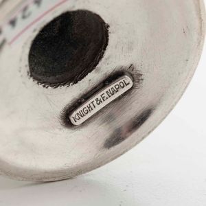 Coppia di coppe potorie. Argento. Argenteria artistica italiana del XX-XXI secolo per gioielleria Knight & F. Napoli  - Asta Argenti da Collezione | Antichi - Associazione Nazionale - Case d'Asta italiane