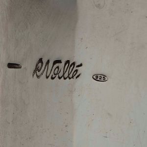 Grande caffettiera. Argento 925 fuso e sagomato.Lavorazione artistica milanese del XX secolo nello stile dell�argenteria romana del XVIII secolo  - Asta Argenti da Collezione | Antichi - Associazione Nazionale - Case d'Asta italiane