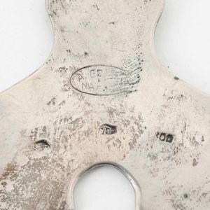 Grande lucerna in argento. Argenteria artistica milanese del XX secolo, bollo con fascio littorio in uso dal 1935 al 1945, argentiere F.lli di Leone  - Asta Argenti da Collezione | Antichi - Associazione Nazionale - Case d'Asta italiane