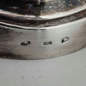 Grande lucerna in argento. Argenteria artistica milanese del XX secolo, bollo con fascio littorio in uso dal 1935 al 1945, argentiere F.lli di Leone  - Asta Argenti da Collezione | Antichi - Associazione Nazionale - Case d'Asta italiane