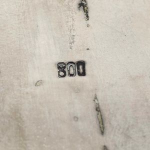 Portagioie. Argento fuso, sbalzato e inciso con coperchio centrato da pietra dura. Argenteria artistica italiana, prima met� del XX secolo  - Asta Argenti da Collezione | Antichi - Associazione Nazionale - Case d'Asta italiane