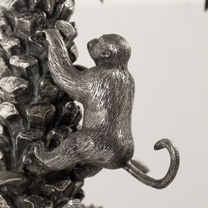 Monumentale fontana centrotavola. Argento fuso, sbalzato, cesellato e base circolare in malachite. Argenteria artistica italiana della prima met del XX secolo  - Asta Argenti da Collezione | Antichi - Associazione Nazionale - Case d'Asta italiane