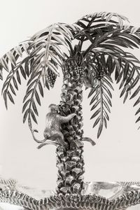 Monumentale fontana centrotavola. Argento fuso, sbalzato, cesellato e base circolare in malachite. Argenteria artistica italiana della prima met del XX secolo  - Asta Argenti da Collezione | Antichi - Associazione Nazionale - Case d'Asta italiane