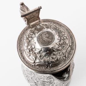 Mug. Argento fuso, sbalzato e cesellato. Londra 1784. Argentiere TL (non identificato)  - Asta Argenti da Collezione | Antichi - Associazione Nazionale - Case d'Asta italiane