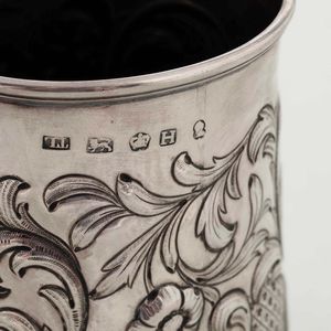 Mug. Argento fuso, sbalzato e cesellato. Marchi della citt� di Sheffield per l�anno 1801 e dell�argentiere Thomas Lamborn  - Asta Argenti da Collezione | Antichi - Associazione Nazionale - Case d'Asta italiane